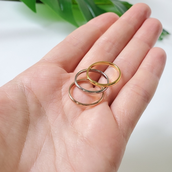 Titanium Steel 2mm Thin Polished Band Hypoallergen - Picture 4 of 6